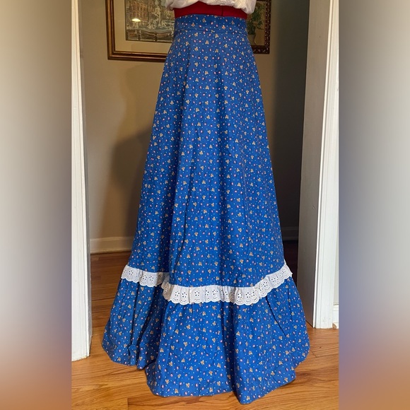 VTG 70s Floral Prairie Tired Maxi Skirt With Eyelet Lace Trim - Picture 6 of 14